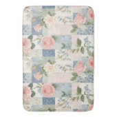 Weich zartes, blumenrosa und blaues Patchwork Badematte (Vorderseite Vertikal)