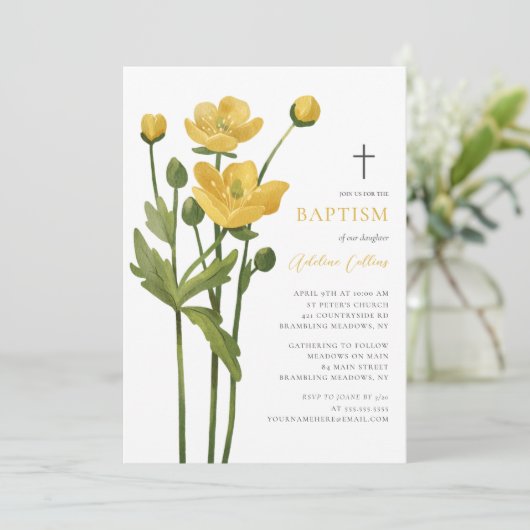 Weiche gelbe Blume blüht Elegant-Script-Taufe Einladung (Stehend Vorderseite)