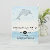 Weiche graue Dolphin Minimaler Ozean Geburtstag Einladung (Stehend Vorderseite)