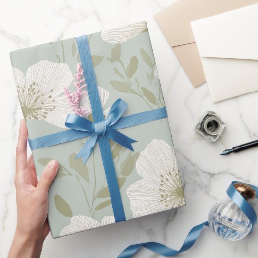 Weiche Grüne Blumen Creme Blumenmuster Geschenkpapier (Schenken)