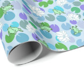Weiche grüne Frösche und Lily Pads auf hellblauen Geschenkpapier (Rolleneckpunkt)