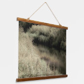 Weiche grüne Riverside Wandteppich Mit Holzrahmen (Gewinkelt)