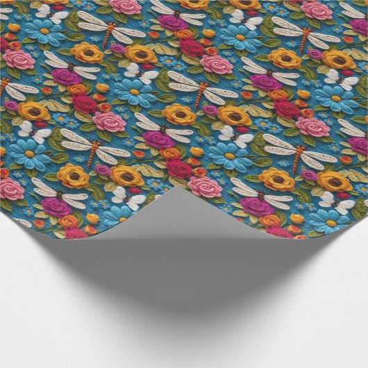 Weiche Häkeloptik Blumen und Libellen Geschenkpapier (Ecke)