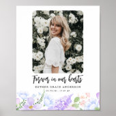 Weiche Lila Petalen für immer in unserem Herzen Poster (Vorne)