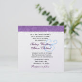 Weiche Lila und weiße Damaskus-Hochzeitsvorlage Einladung (Stehend Vorderseite)