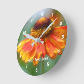 Weiche Orangen- und Gelbzinniger Blume Runde Wanduhr (Winkel)