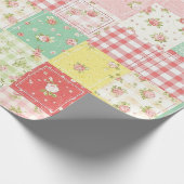 Weiche Pastell-Blumen-Patchwork-Gingham-Karo Geschenkpapier (Ecke)