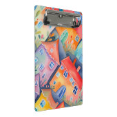 Weiche pastellfarbene kleine Häuser in friedlicher Mini Klemmbrett (Schrägansicht)