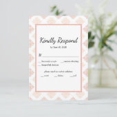 Weiche Peachy Blush Damask RSVP Karte (Stehend Vorderseite)