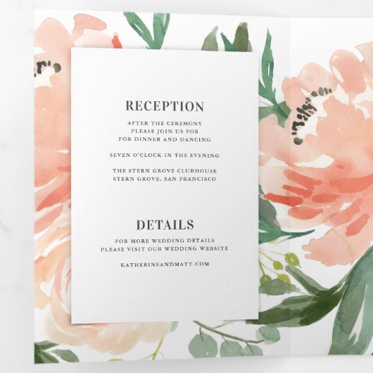 Weiche Pfirsichfarben-Blütenblüte All-in-One-Hochz Dreifach Gefaltete Einladung (Innen Erste Seite)