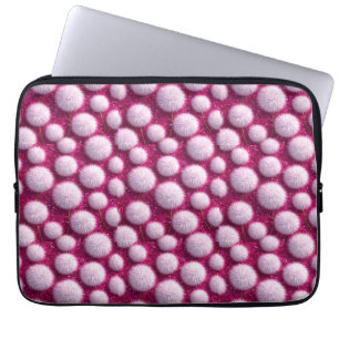 Weiche rosa flauschige Kugeln auf glitzerndem lebe Laptopschutzhülle