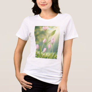 Weiche rosa Tulpen in Blüte Tri-Blend Shirt