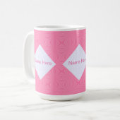 Weiche, rosa und weiße Squigly-Quadrate, monogrami Kaffeetasse (Vorderseite Links)