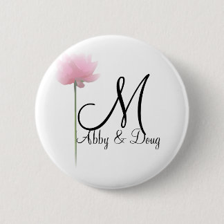 Weiche Rose mit Monogramm Button