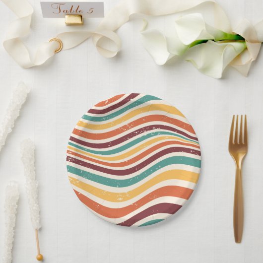 Weiche Streifen, Grunge. Retro Groovy Pappteller (Hochzeit)