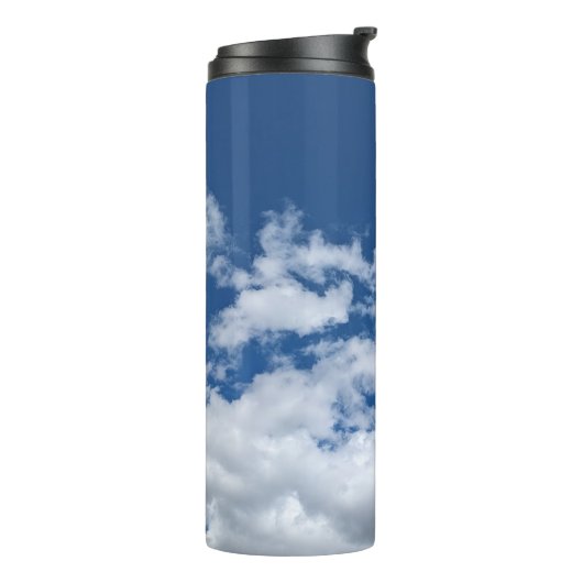 Weiche Wolken Thermosbecher (Nach links gedreht)