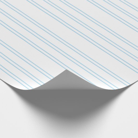 Weicher blauer Streifen auf Weiß, Geschenkpapier (Ecke)