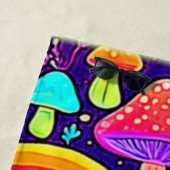 Weicher Nebel: Cartoon-Pilz-Patch Strandtuch (Beispiel)