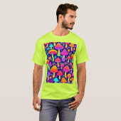 Weicher Nebel: Cartoon-Pilz-Patch T-Shirt (Vorne ganz)