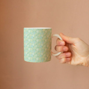 Weiches grünes Blumenmuster mit weißen blauen gelb Kaffeetasse