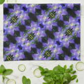 Weiches Lila Clematis Blume Abstraktes Muster Geschirrtuch (Gefaltet)