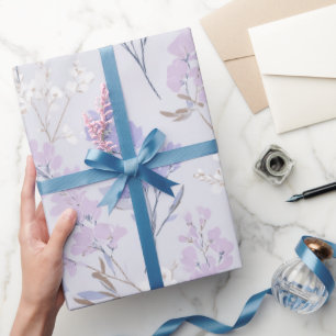 Weiches lila Lavendel weißes Blumenmuster Geschenkpapier