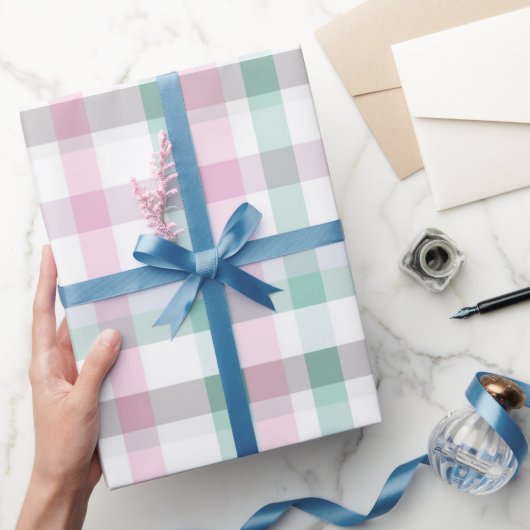 Weiches Pastell-Rosa-Mint-Gingham-Weiß-Karomuster Geschenkpapier (Schenken)