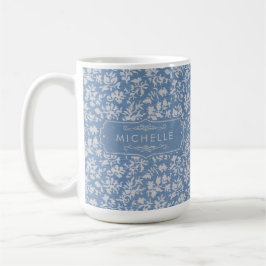 Weiches Pastellblau und Grauweiß Blumen Boho Muste Kaffeetasse