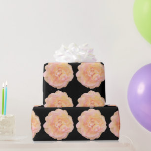 Weiches Pfirsich-Rosa-Gelb-Rosendesign auf schwarz Geschenkpapier