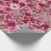 Weiches Rosa Ditsy-Blumenmuster Pastell Boho 70er Geschenkpapier (Ecke)