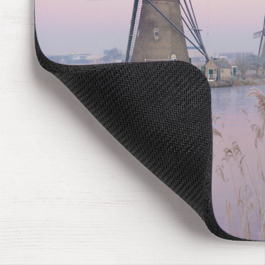 Weiches Sonnenaufganglicht im Winter über Mousepad (Ecke)