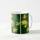 Weichgelbe Wildblumen Kaffeetasse (VorderseiteRechts)