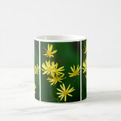 Weichgelbe Wildblumen Kaffeetasse (Mittel)
