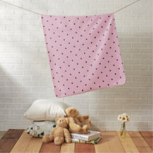 Weichrosa mit schwarzen Polka-Punkten