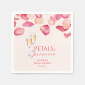Weichrosa Petalen und Prosecco-Brautparty Serviette (Vorderseite)