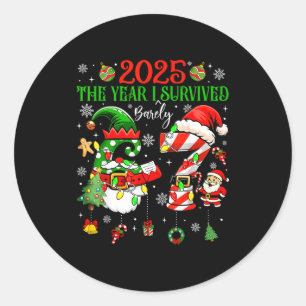 Weihnachten 2025 Das Jahr, in dem ich knapp überle Runder Aufkleber