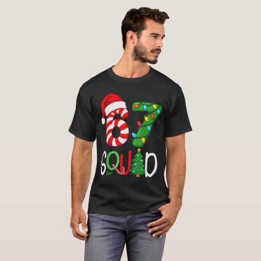 Weihnachten 67 Squad Lustiger Candy Cane und Licht T-Shirt (Vorne ganz)
