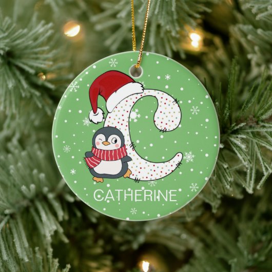 Weihnachten Alphabet C Weihnachtsmannmütze Pinguin Keramik Ornament (Baum)
