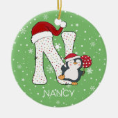 Weihnachten Alphabet N Weihnachtsmannmütze Pinguin Keramik Ornament (Vorne)