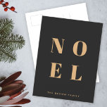 Weihnachten Black und Gold | Trendy Stilvolle Weih<br><div class="desc">Einfache,  stilvolle & kühn "Weihnachten" zitieren Kunsturlaub Postkarte in elegantem Gold auf luxuriösem schwarzem Hintergrund im modernen minimalistischen typografischen Stil. Der Gruß,  der Familienname & das Jahr können für eine einzigartige und persönliche Urlaubskarte,  die sich von der Masse abhebt,  leicht personalisiert werden!</div>