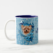 Weihnachten - blaue Schneeflocken - Yorkshire Zweifarbige Tasse (Links)