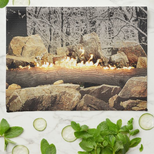 Weihnachten brennen in einem Schneewald Geschirrtuch (Gefaltet)