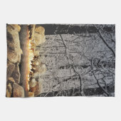 Weihnachten brennen in einem Schneewald Geschirrtuch (Horizontal)