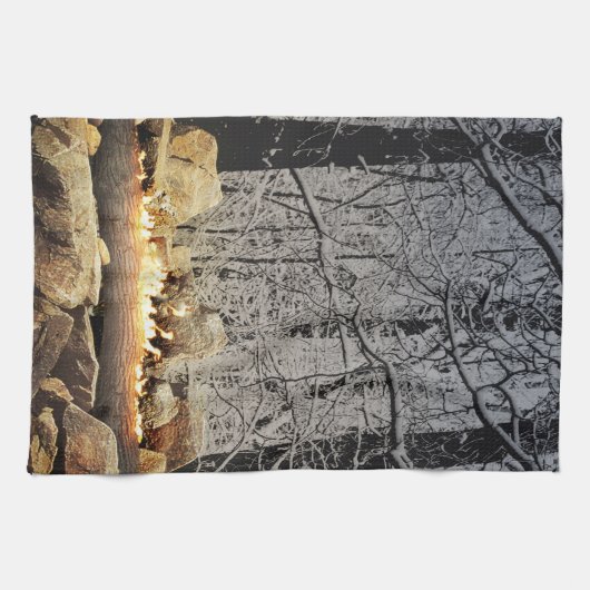 Weihnachten brennen in einem Schneewald Geschirrtuch (Horizontal)