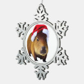 Weihnachten Capybara im Winter Hintergrund Schneeflocken Zinn-Ornament (Rechts)
