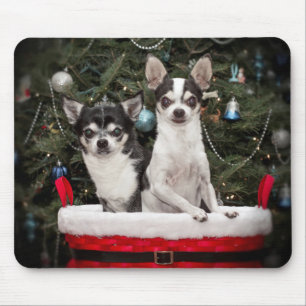 Weihnachten Chihuahua ist in einem roten Korb Mousepad
