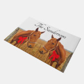 Weihnachten der Pferde, Braunes Pferd mit rotem Bo Fußmatte (Schrägansicht)