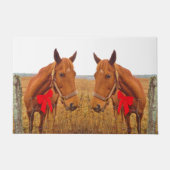 Weihnachten der Pferde, Braunes Pferd mit rotem Bu Fußmatte (Vorderseite)