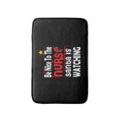 Weihnachten der Sonne, sei nett zum Weihnachtsmann Badematte (Vorderseite Vertikal)