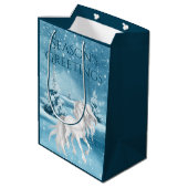 Weihnachten der Wintersaison des Weißen Pferdes Mittlere Geschenktüte (Rückseite Schrägansicht)